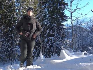 Teen Public Flash in Snowboard in Mountain - Flash a La Neige Vicalouqua