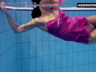 Zlata Oduvanchik Swims in a Pink Top and Undresses: x rated video 4c
